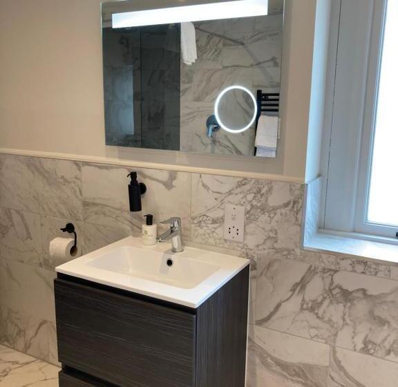 住宿加早餐  The Blind Bull