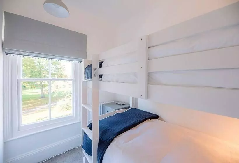 Bonheur, 16 Bartholomew Green, Southwold