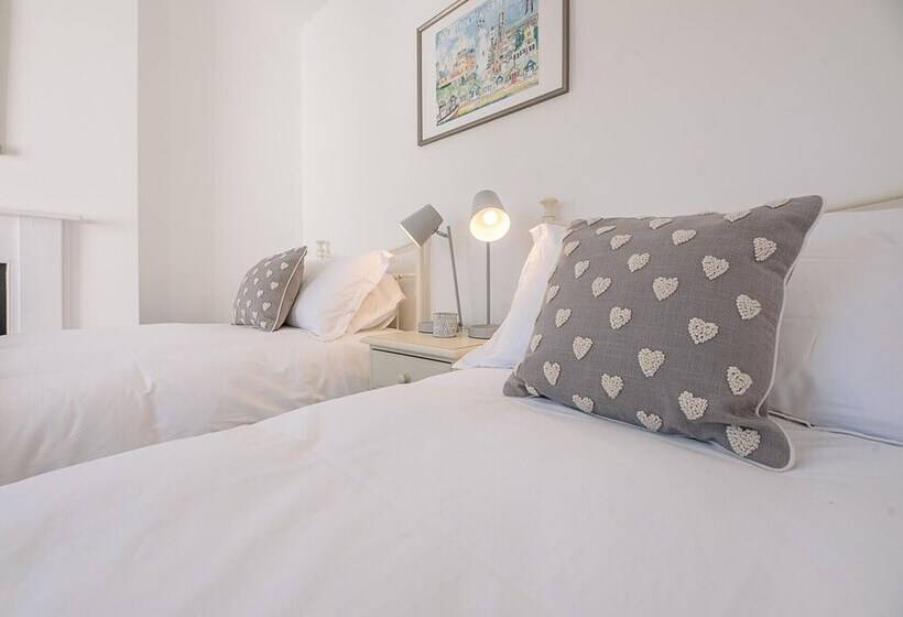 Bonheur, 16 Bartholomew Green, Southwold