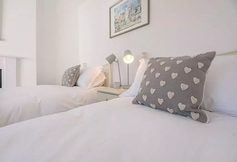 Bonheur, 16 Bartholomew Green, Southwold