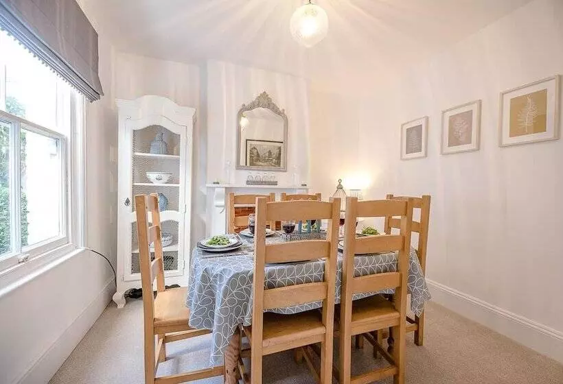 Bonheur, 16 Bartholomew Green, Southwold