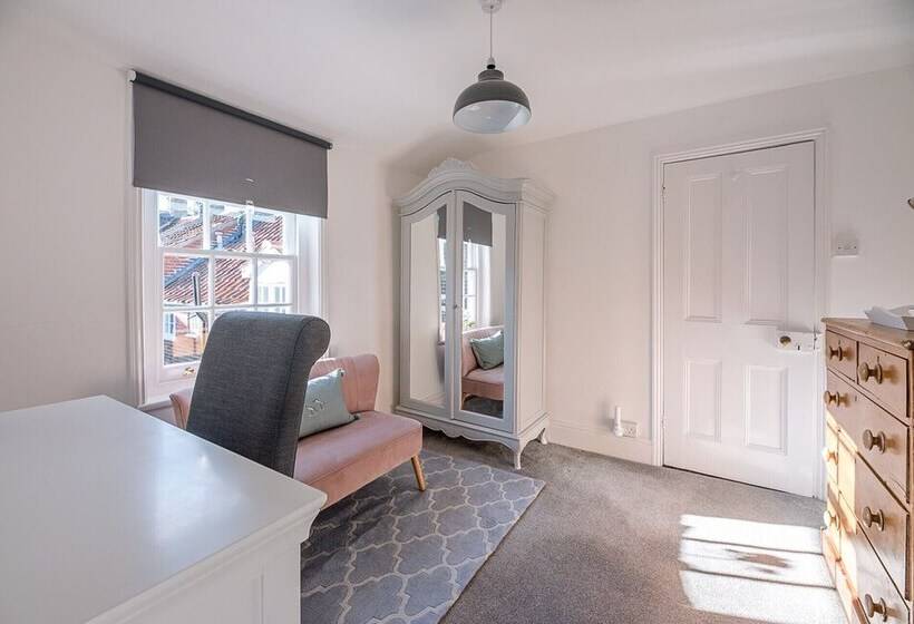 Bonheur, 16 Bartholomew Green, Southwold