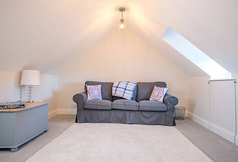 Bonheur, 16 Bartholomew Green, Southwold