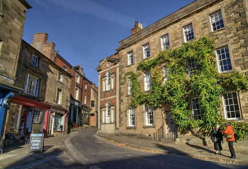 Cosy & Spacious Cottage In Scenic Village With Pub