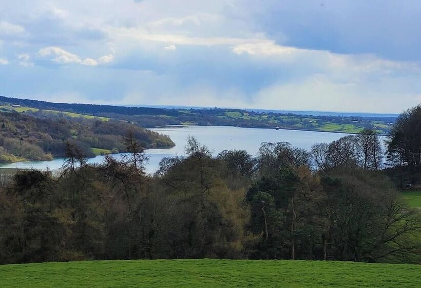 Cosy & Spacious Cottage In Scenic Village With Pub