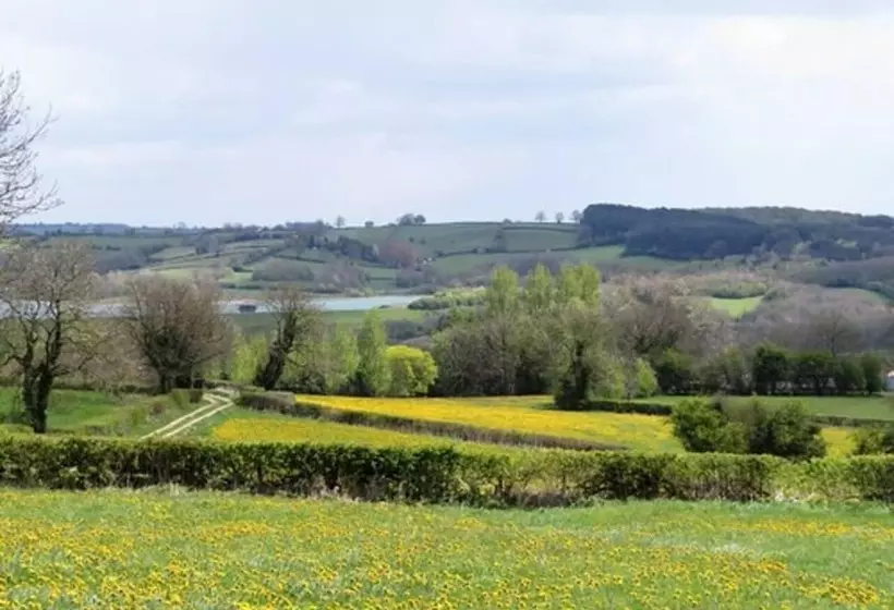 Cosy & Spacious Cottage In Scenic Village With Pub