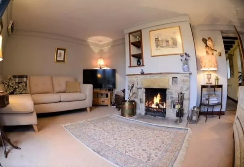 Cosy & Spacious Cottage In Scenic Village With Pub