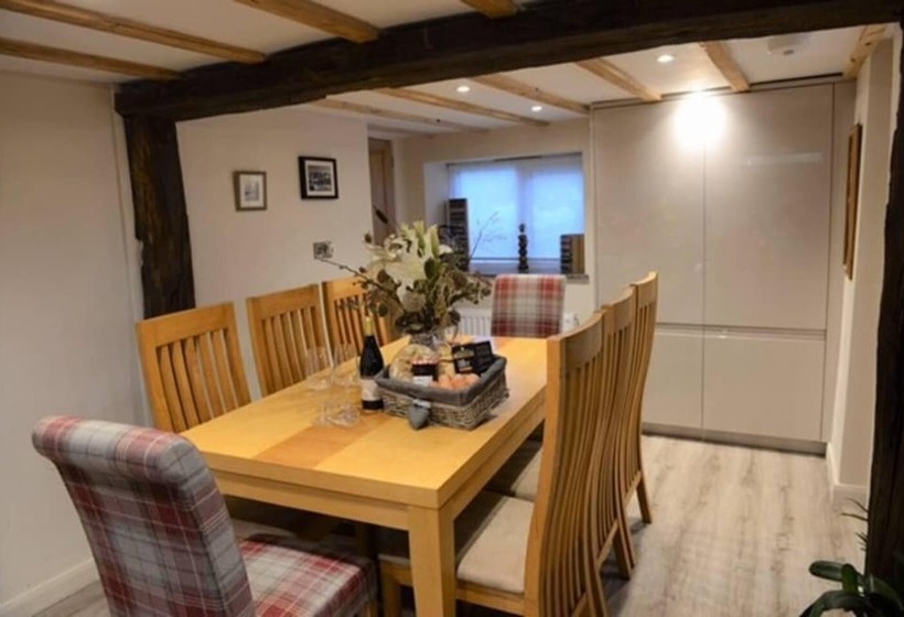 Cosy & Spacious Cottage In Scenic Village With Pub