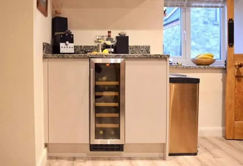 Cosy & Spacious Cottage In Scenic Village With Pub