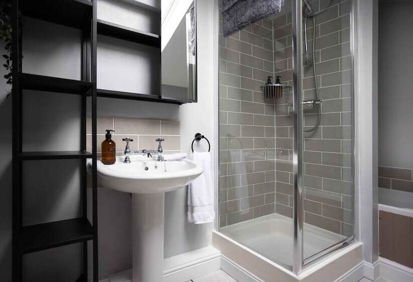 Cosy, Tranquil, Fully Equipped & Beautiful Garden