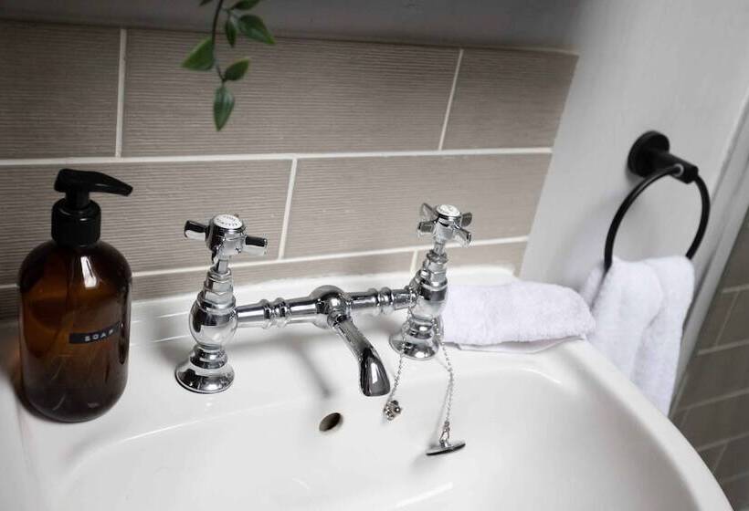 Cosy, Tranquil, Fully Equipped & Beautiful Garden