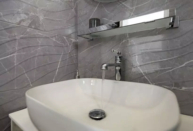 Eutuxia Rooms & Studios