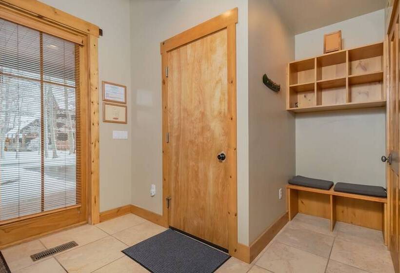 Glamping On The Mountain