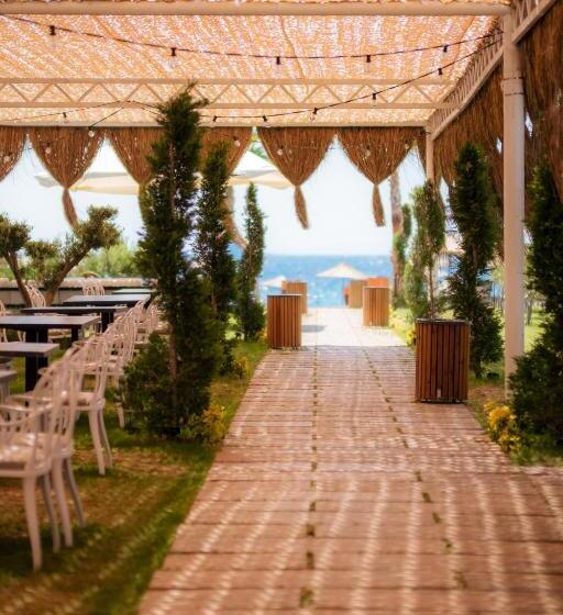 فندق Assos Troy Beach