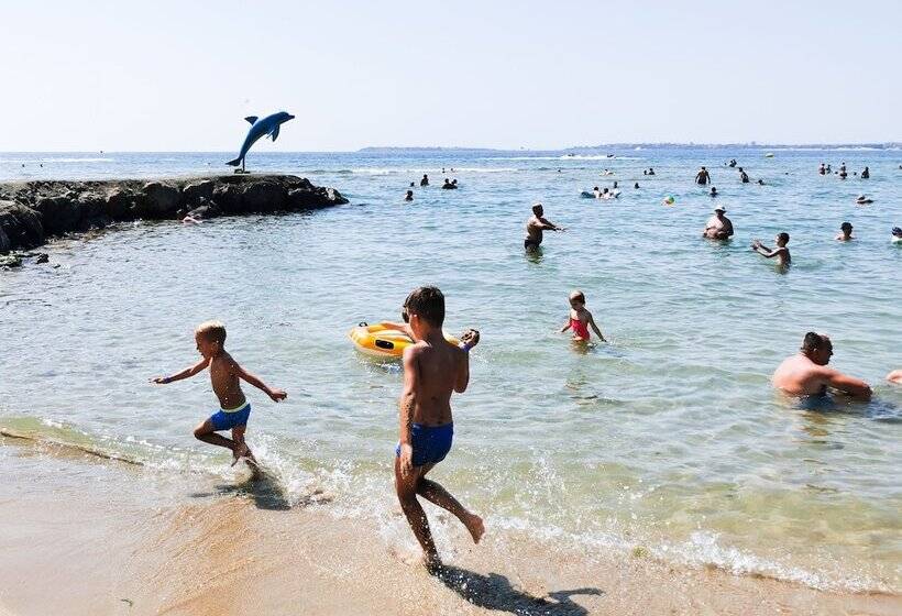 בית מלון כפרי Marty S Beachfront Apartments