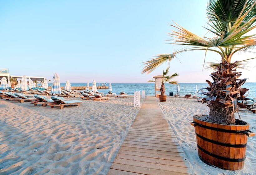 בית מלון כפרי Marty S Beachfront Apartments