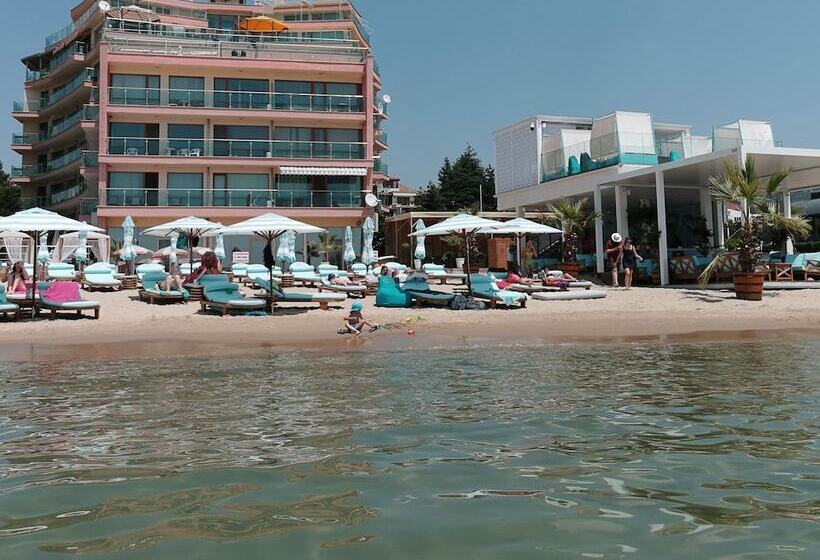 בית מלון כפרי Marty S Beachfront Apartments