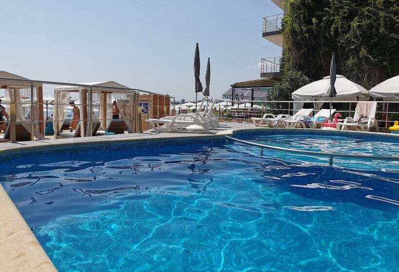 בית מלון כפרי Marty S Beachfront Apartments