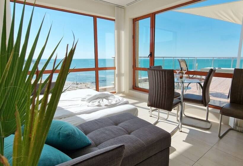 בית מלון כפרי Marty S Beachfront Apartments