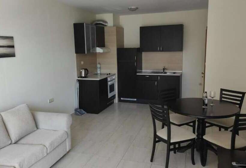 בית מלון כפרי Marty S Beachfront Apartments