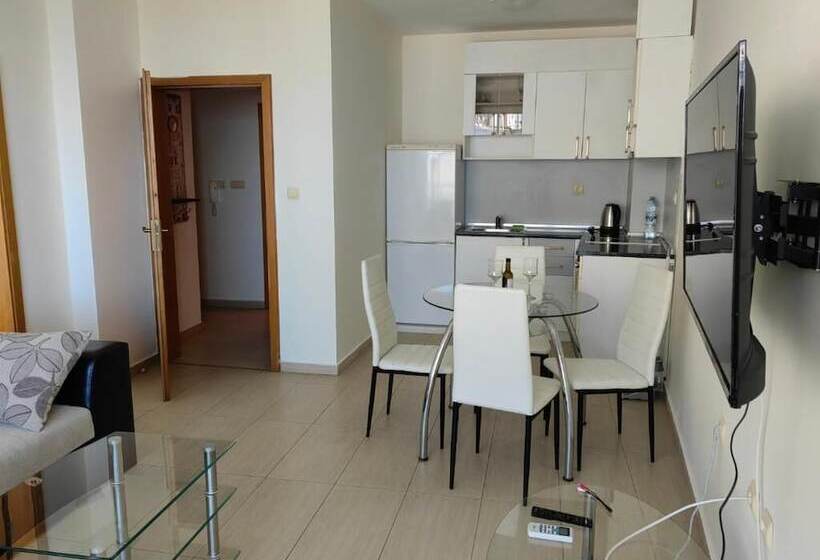 בית מלון כפרי Marty S Beachfront Apartments