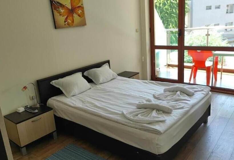 בית מלון כפרי Marty S Beachfront Apartments