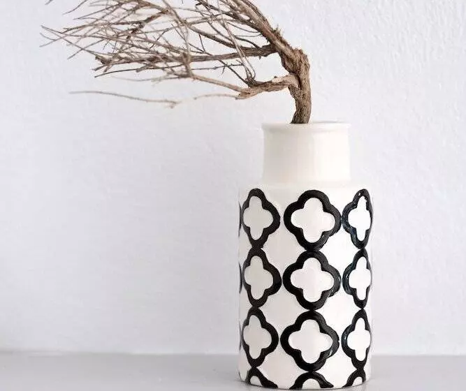 Hotelli White Curves