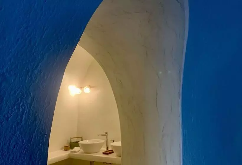 Hotelli White Curves