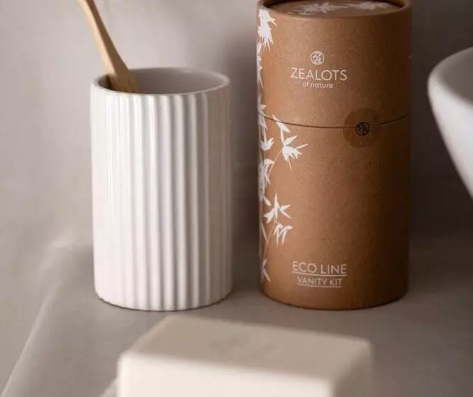 Hotelli White Curves