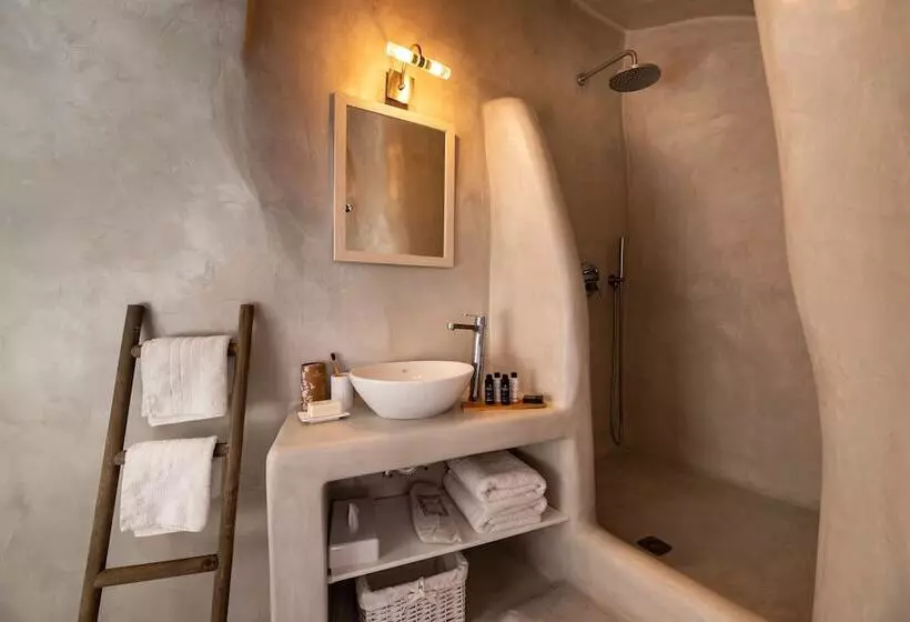 Hotelli White Curves