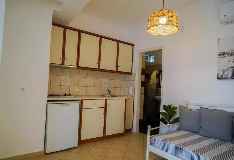 Hotelli White Curves