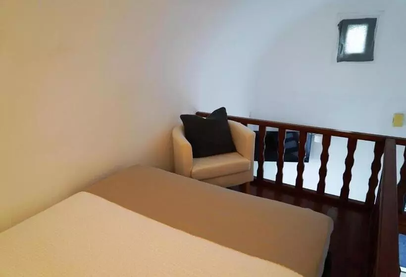 Hotelli White Curves