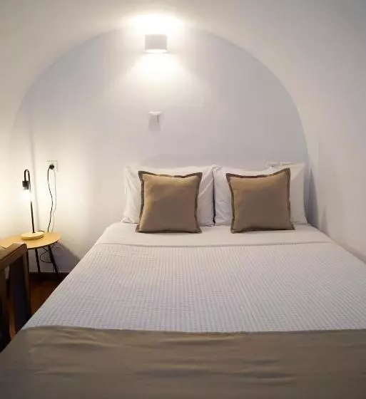 Hotelli White Curves