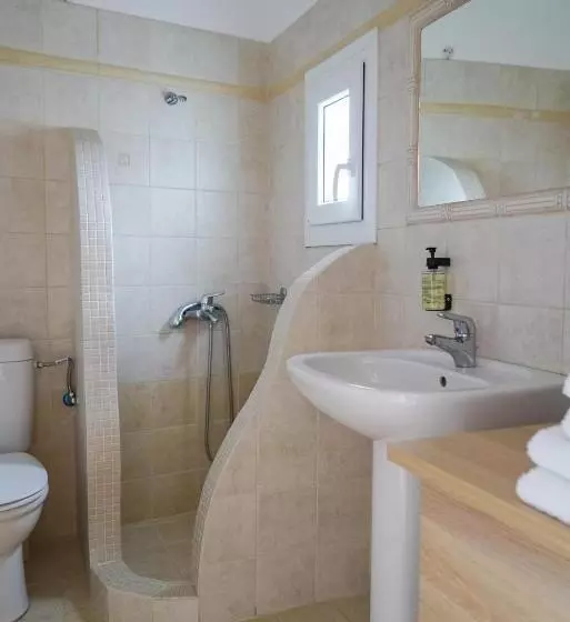 Hotelli White Curves