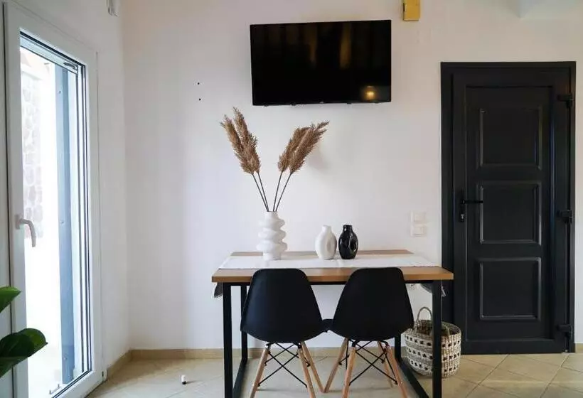 Hotelli White Curves