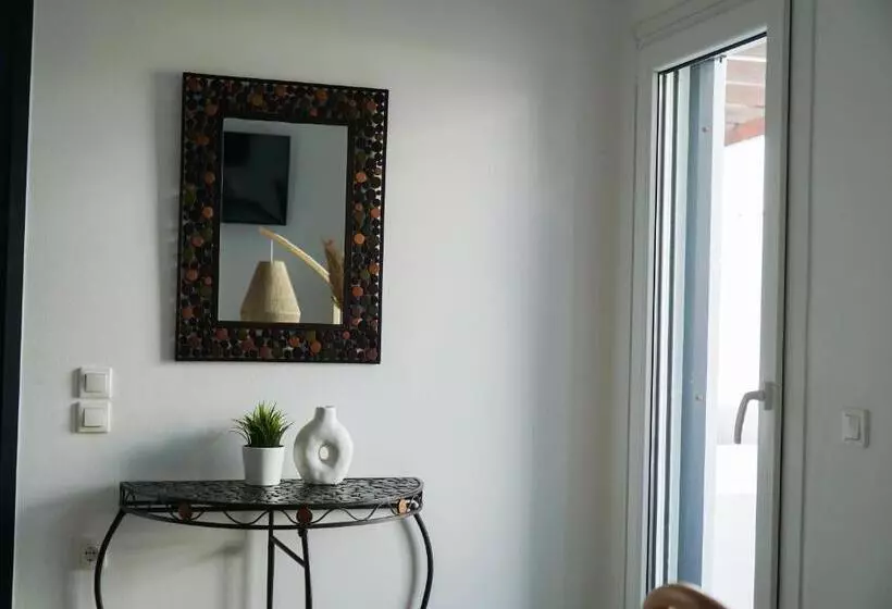 Hotelli White Curves