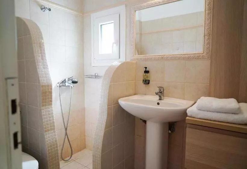 Hotelli White Curves