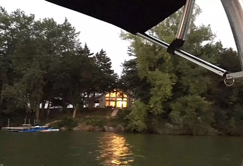 Lakefront Hideaway