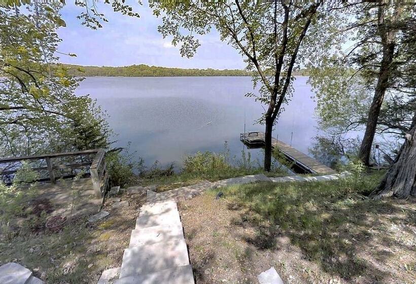 Lakefront Hideaway
