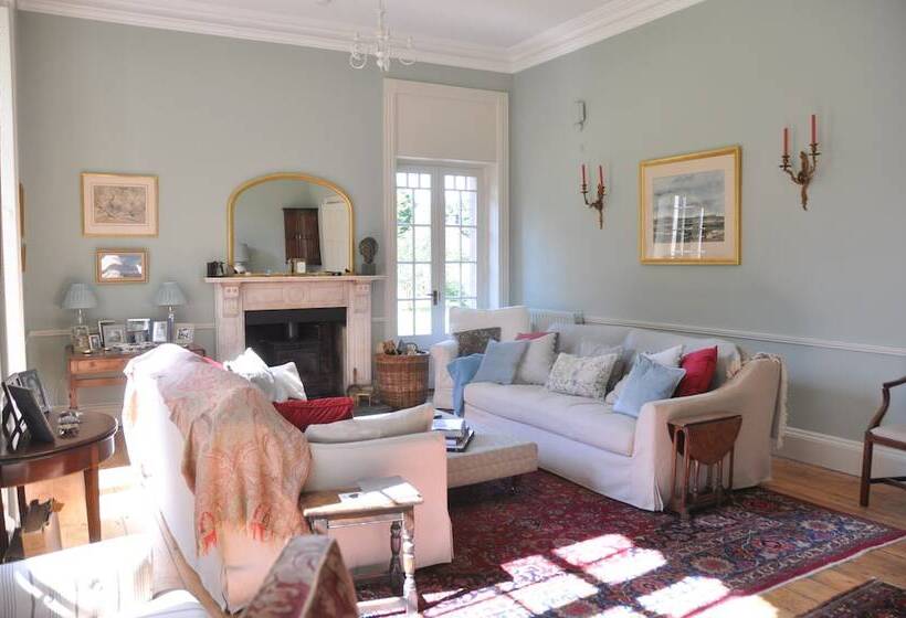 ペンション Chillingham Manor