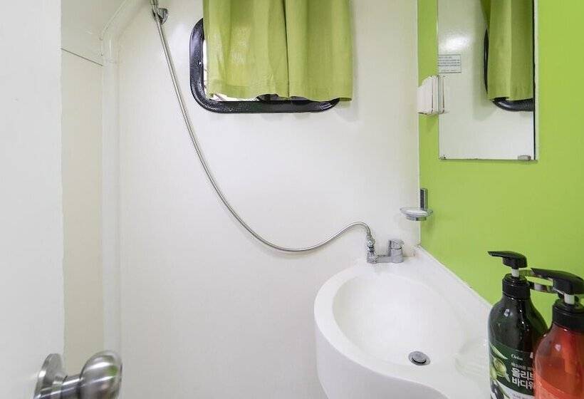 بنسيون Chuncheon Jayooinui Spacaravan