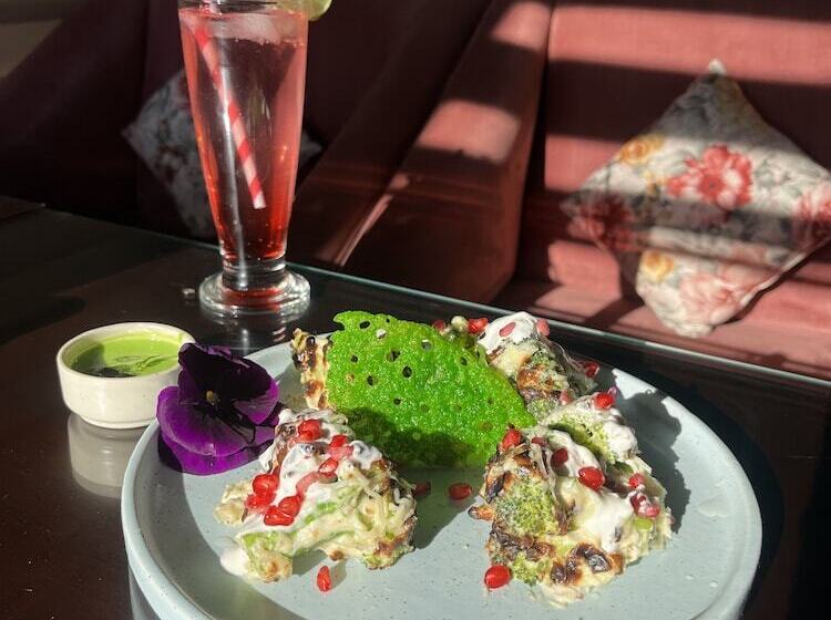 The Hotel Js Souvenir