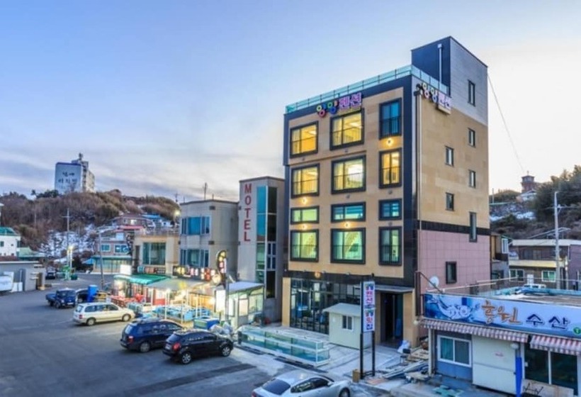 Yangyang Yangyang Pension