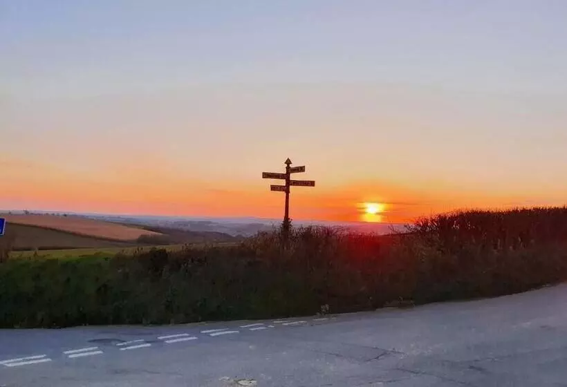 تختخواب و صبحانه Moorview House