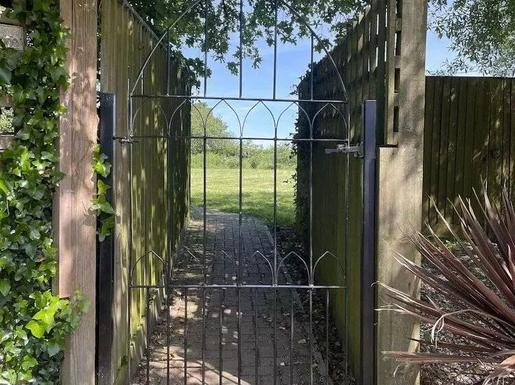 تختخواب و صبحانه Moorview House