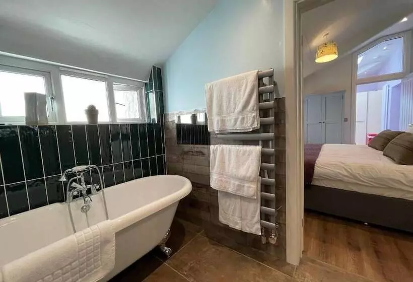 تختخواب و صبحانه Moorview House