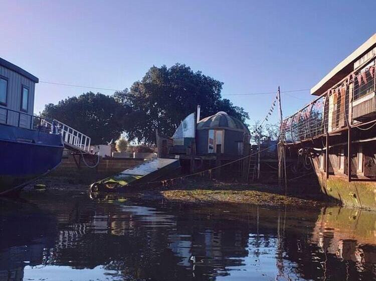 Bembridge Harbour Yurt   Log Burner   Wifi