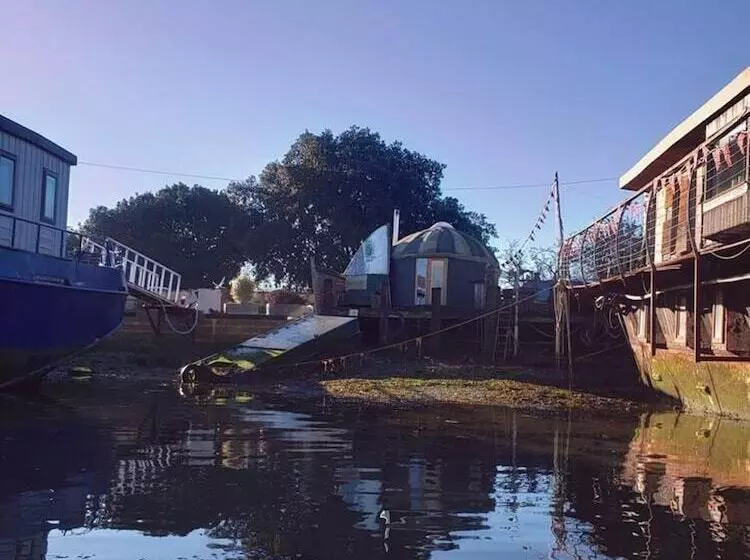Bembridge Harbour Yurt   Log Burner   Wifi