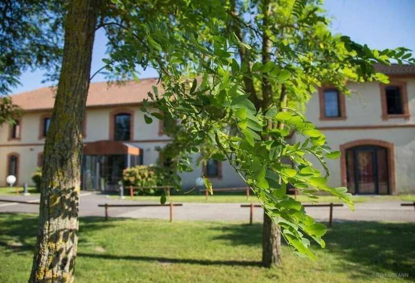 هتل Domaine De Garabaud