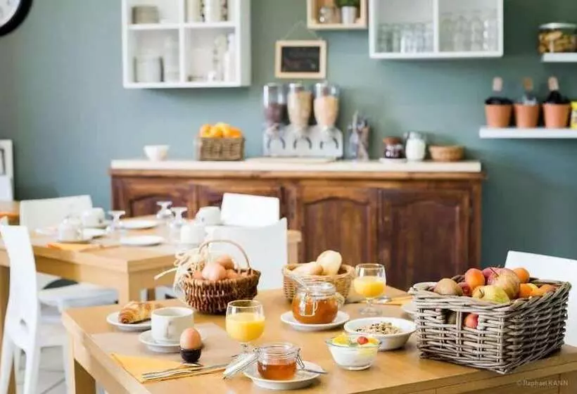 Hotelli Domaine De Garabaud